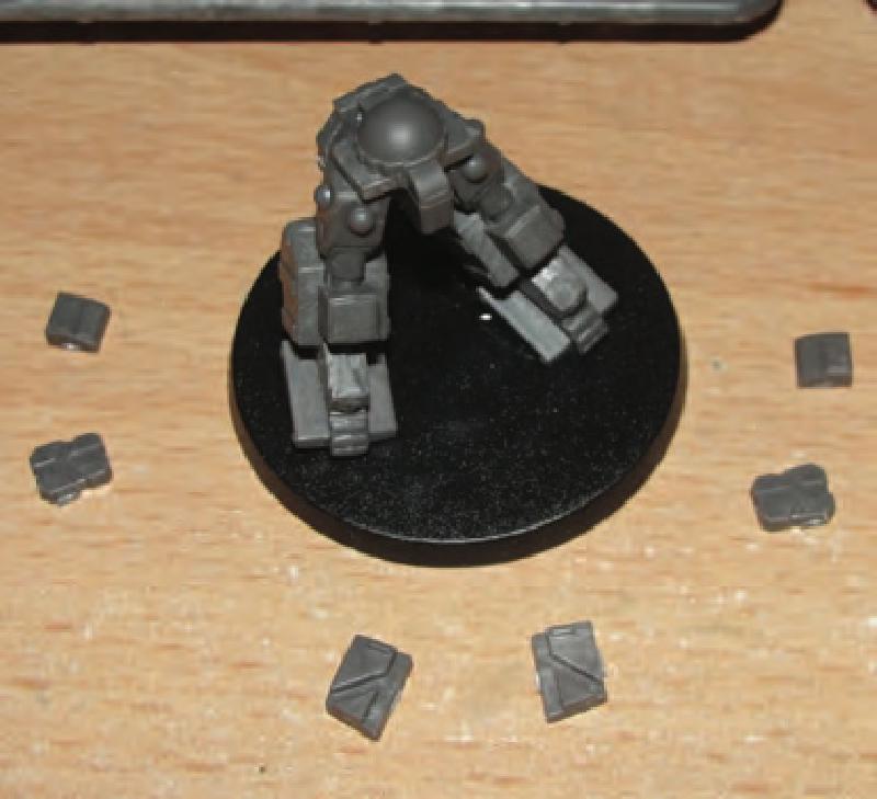 Glue legs & butt plate to hips in desired pose. Clip & clean hip armor plates and boxes.